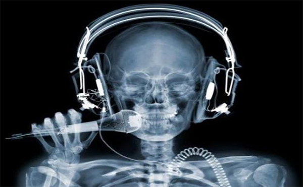 X-RAY能拍出骨骼和牙齿的照片，这是为什么呢？