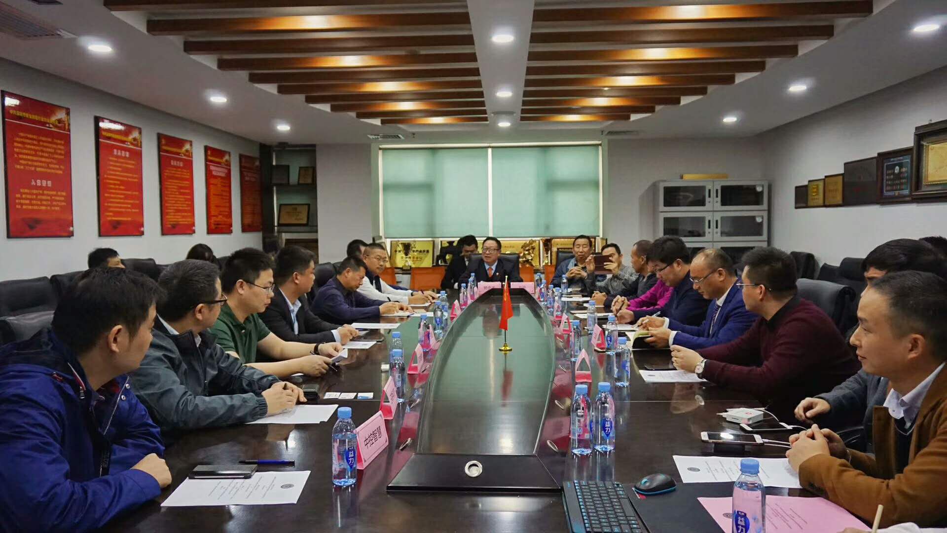 祝贺日联科技荣获“2017年中国警用装备十大品牌” 祝贺日联科技荣获“2017年中国警用装备十大品牌”