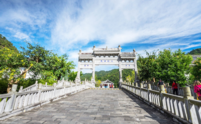 “五一”假期，测温门助力各大景区疫情防控