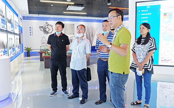 重庆市北碚区一行领导对日联科技总部进行参观调研 重庆市北碚区一行领导对日联科技总部进行参观调研